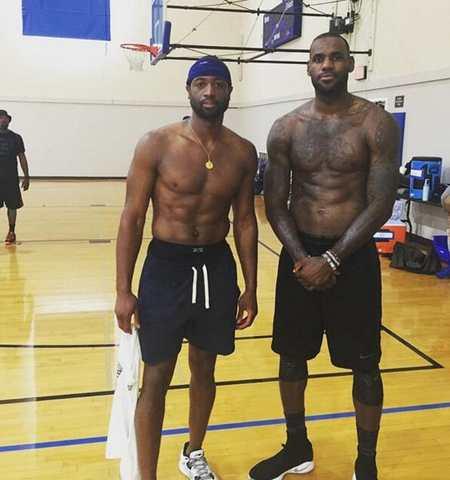 左拥右抱 左拥右抱